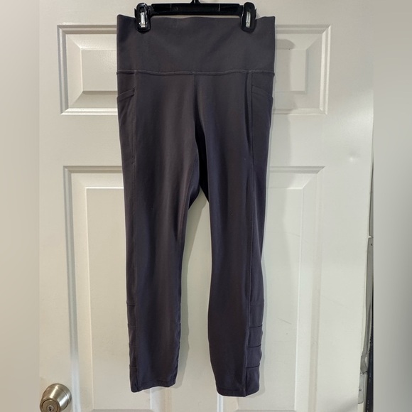 Athleta SALUTATION STASH POCKET II CINCH 7/8 Leggings Women’s Size M Purple - Picture 10 of 14